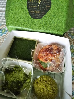 5月のおやつ屋さんは抹茶.JPG